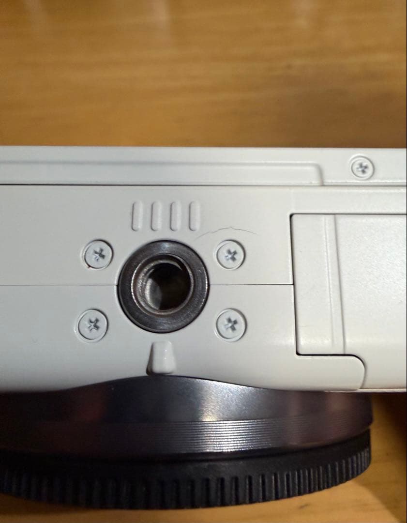 Canon EOS M100ダブルレンズキット　ミラーレス一眼