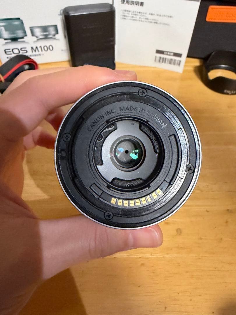 Canon EOS M100ダブルレンズキット　ミラーレス一眼