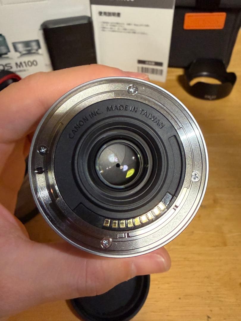 Canon EOS M100ダブルレンズキット　ミラーレス一眼