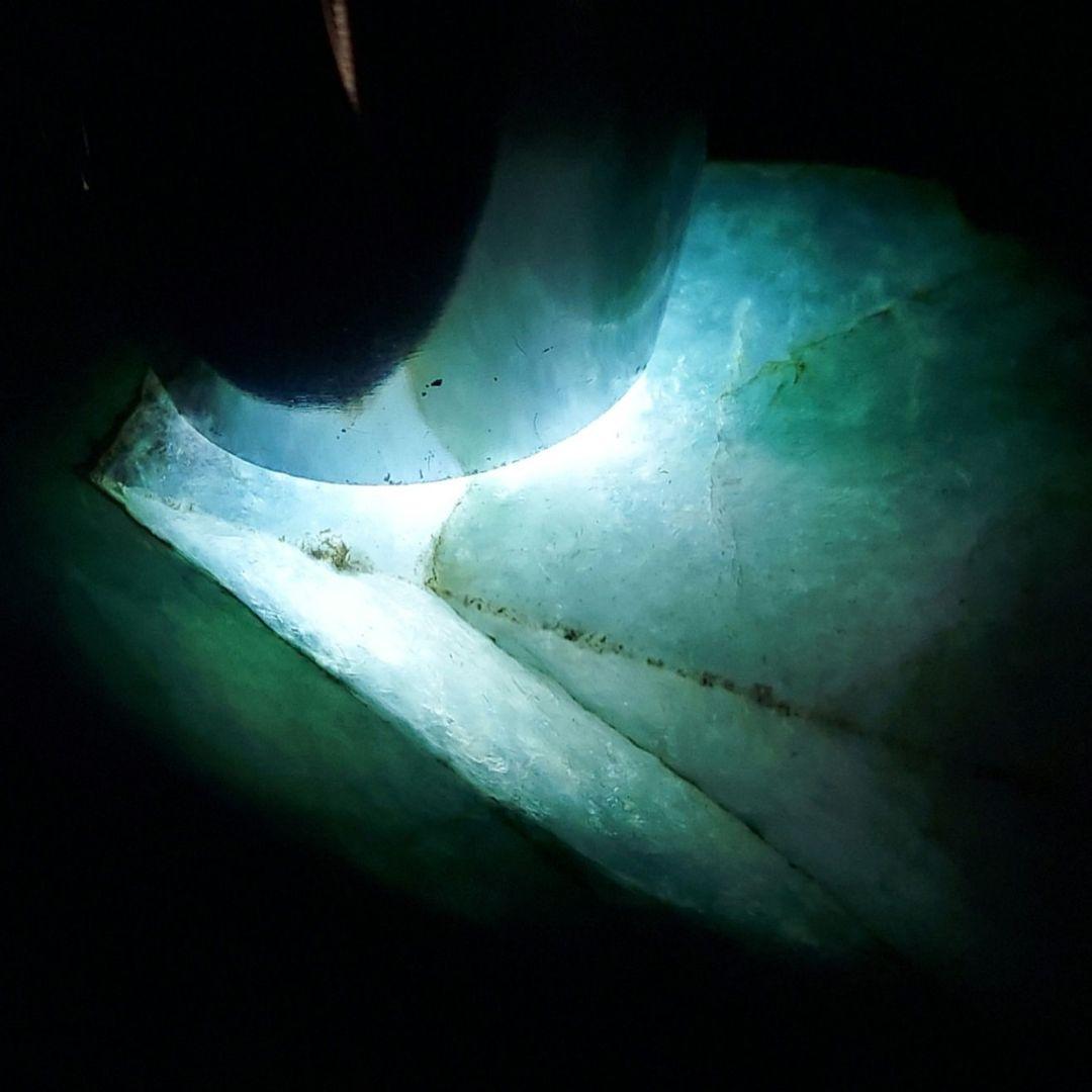 渋い色合い、模様がカッコいい 大きな JADEITE 本翡翠原石2面磨き 453