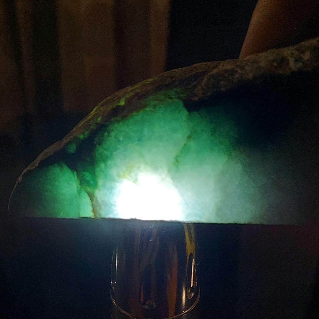 渋い色合い、模様がカッコいい 大きな JADEITE 本翡翠原石2面磨き 453