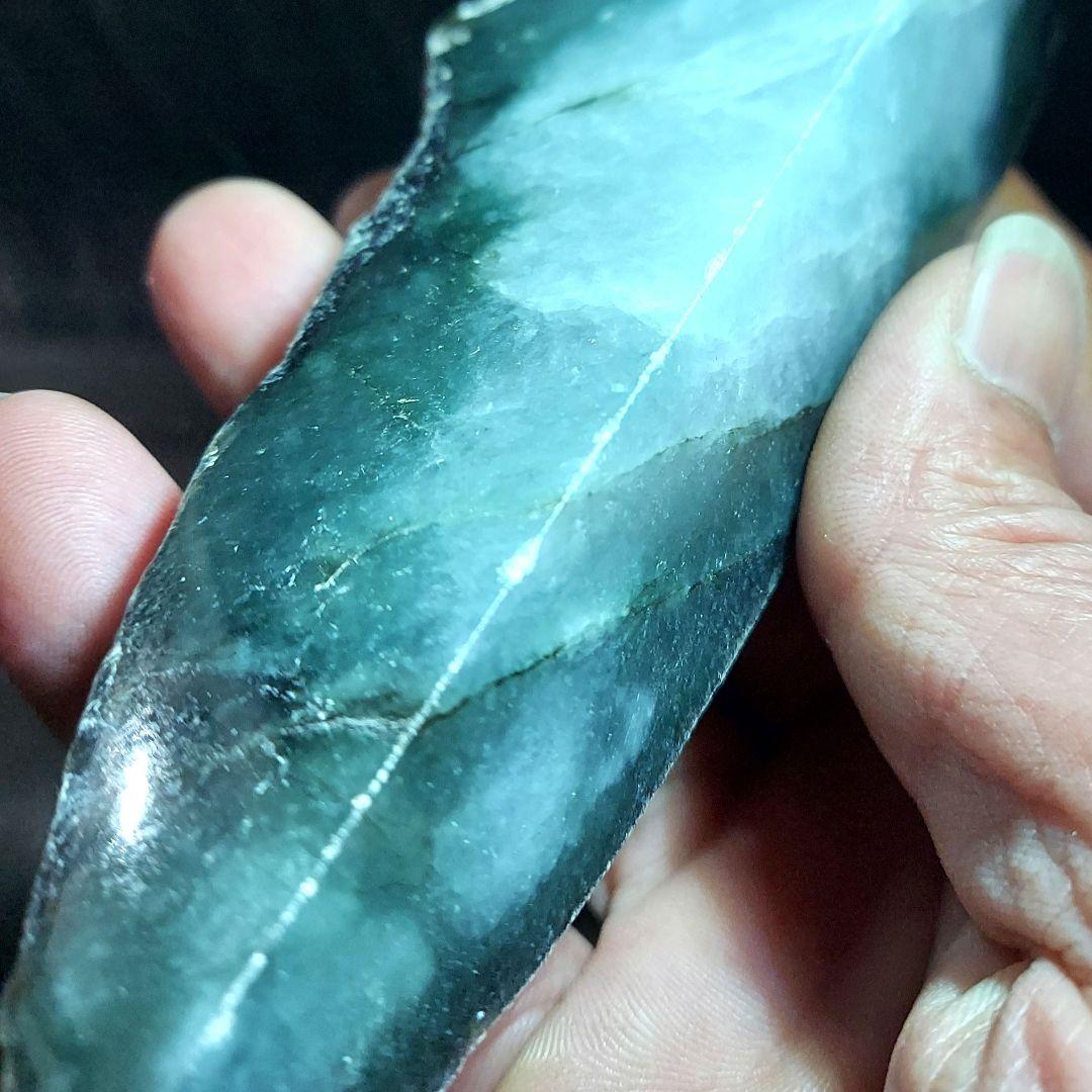 渋い色合い、模様がカッコいい 大きな JADEITE 本翡翠原石2面磨き 453