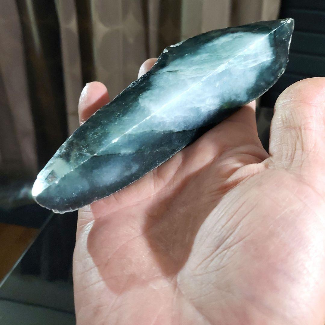 渋い色合い、模様がカッコいい 大きな JADEITE 本翡翠原石2面磨き 453