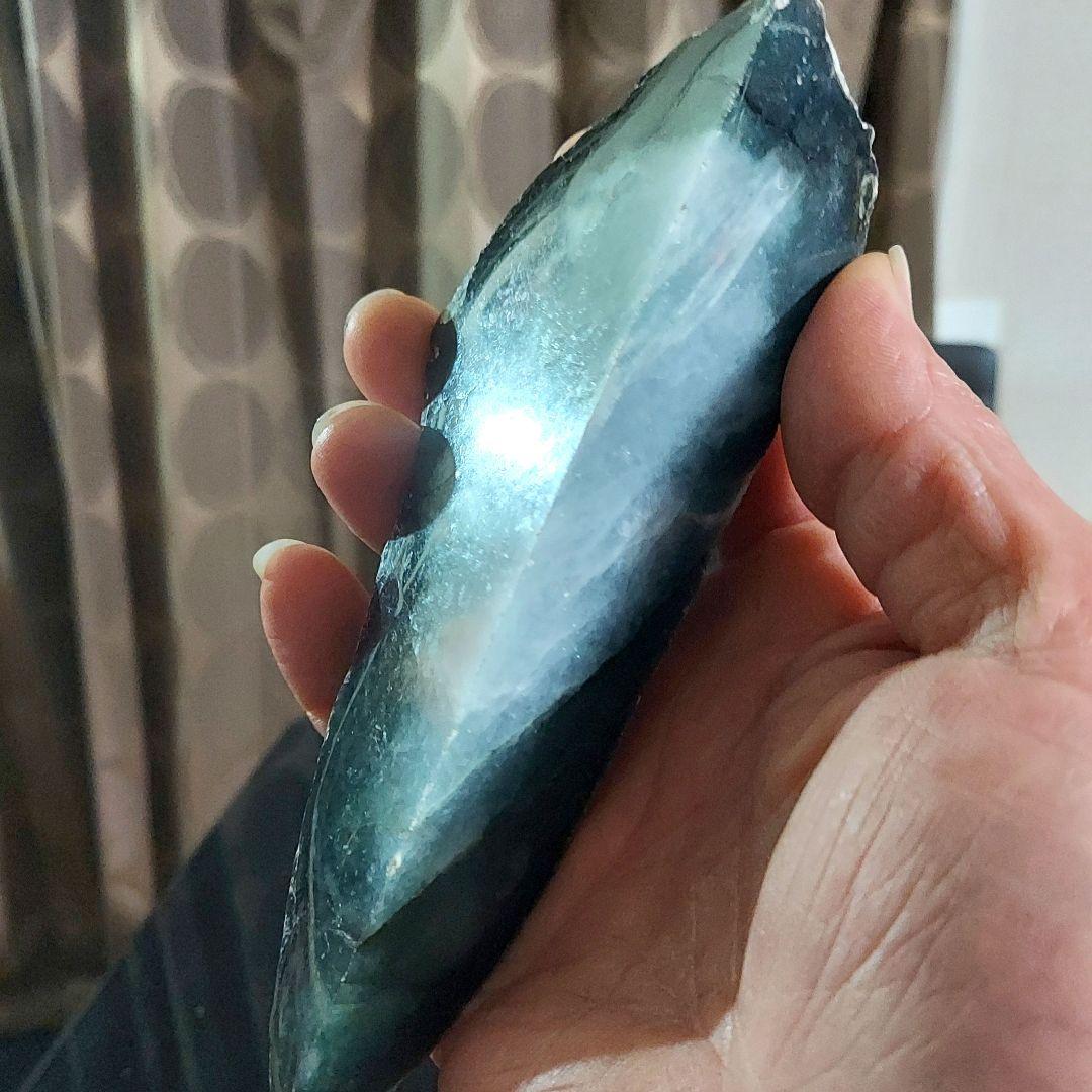 渋い色合い、模様がカッコいい 大きな JADEITE 本翡翠原石2面磨き 453