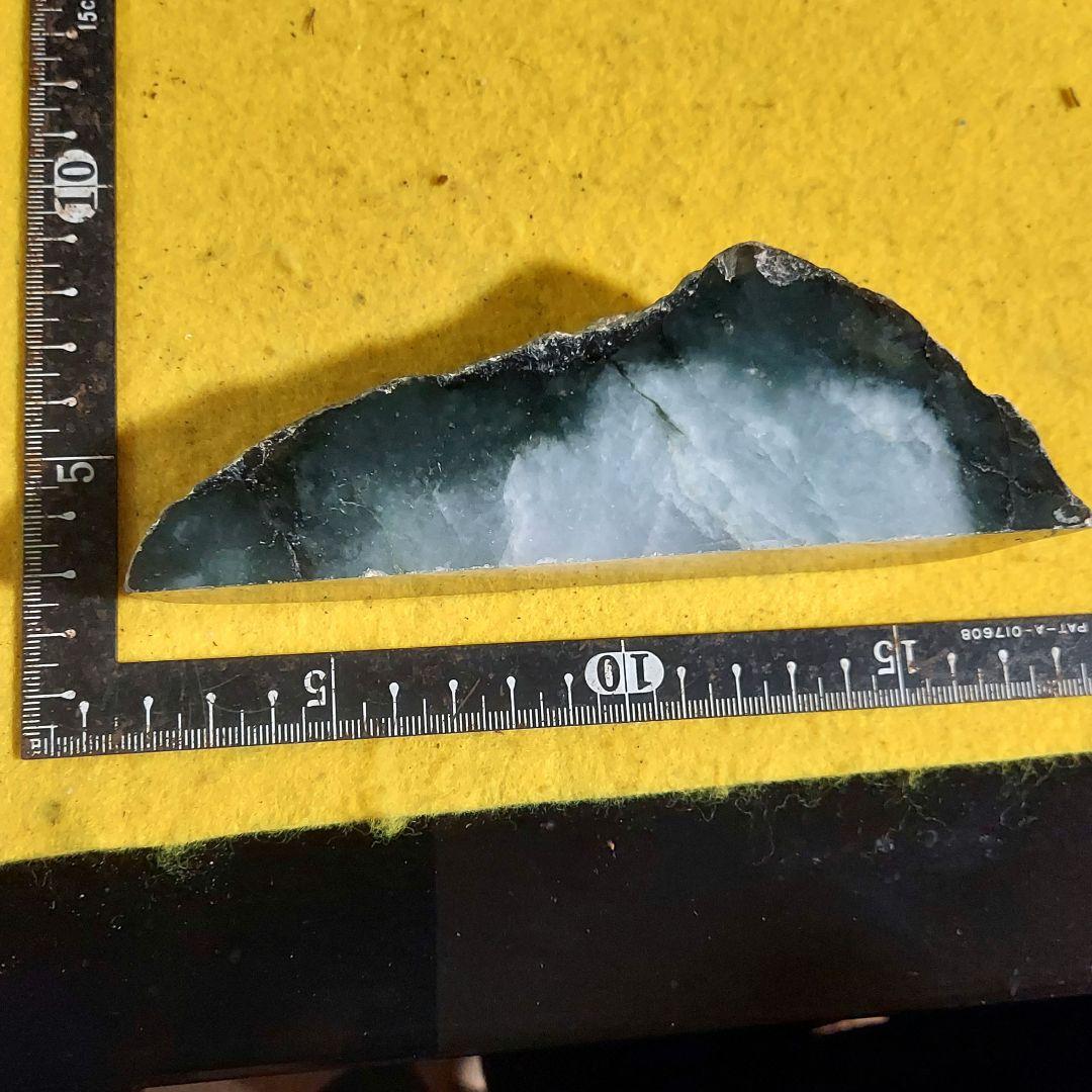 渋い色合い、模様がカッコいい 大きな JADEITE 本翡翠原石2面磨き 453