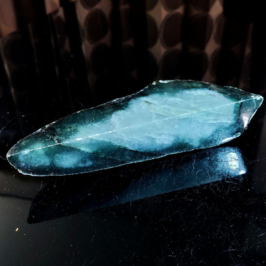 渋い色合い、模様がカッコいい 大きな JADEITE 本翡翠原石2面磨き 453