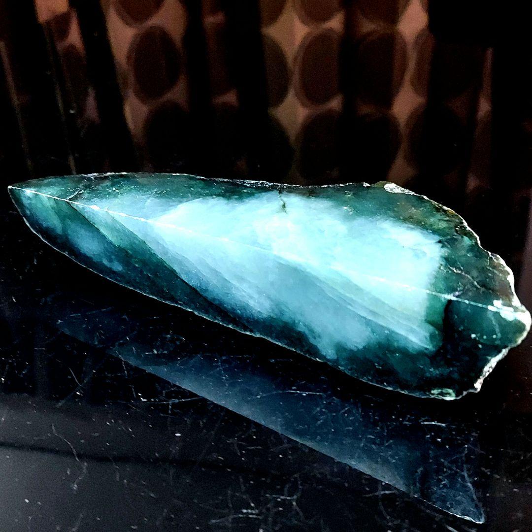 渋い色合い、模様がカッコいい 大きな JADEITE 本翡翠原石2面磨き 453