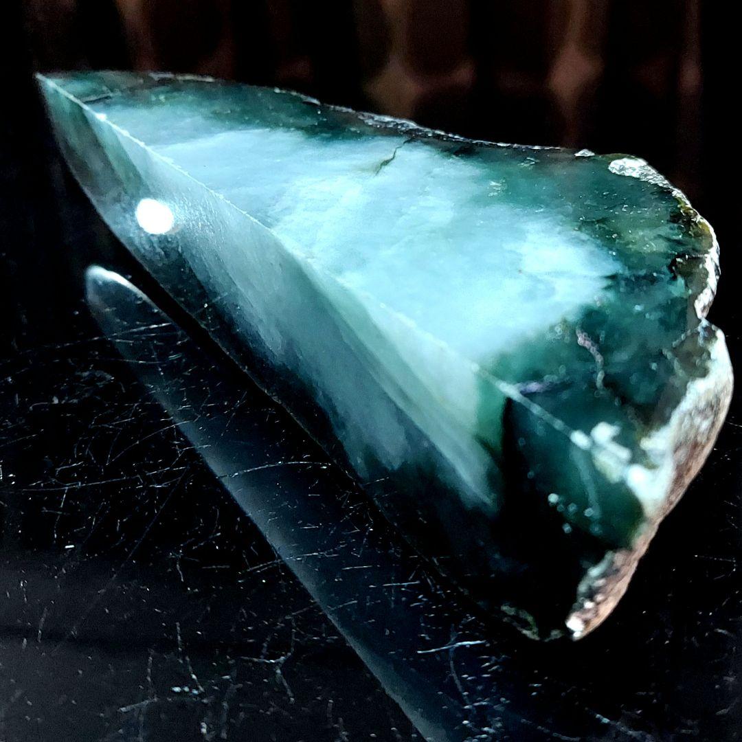 渋い色合い、模様がカッコいい 大きな JADEITE 本翡翠原石2面磨き 453