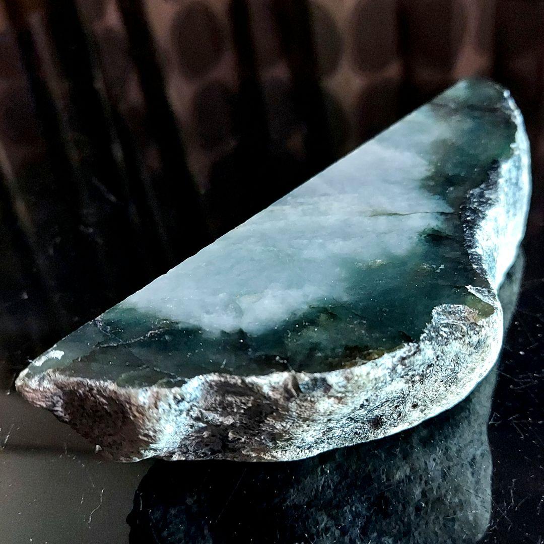 渋い色合い、模様がカッコいい 大きな JADEITE 本翡翠原石2面磨き 453