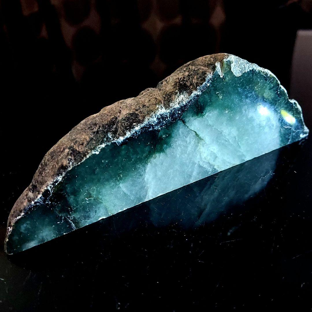 渋い色合い、模様がカッコいい 大きな JADEITE 本翡翠原石2面磨き 453