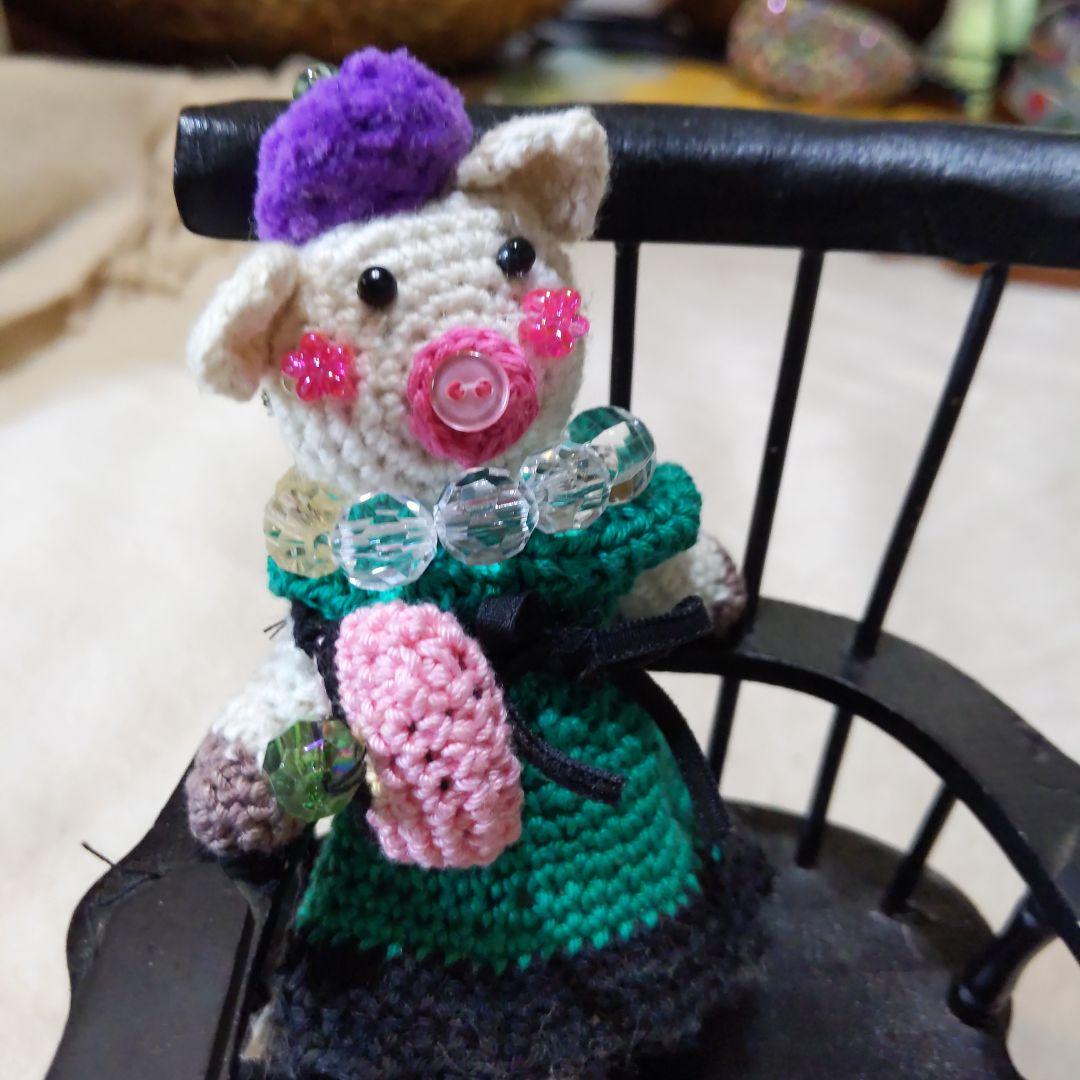 ハンドメイド　編みぐるみ　ブタさん　ブローチ　アルベロベロテイスト