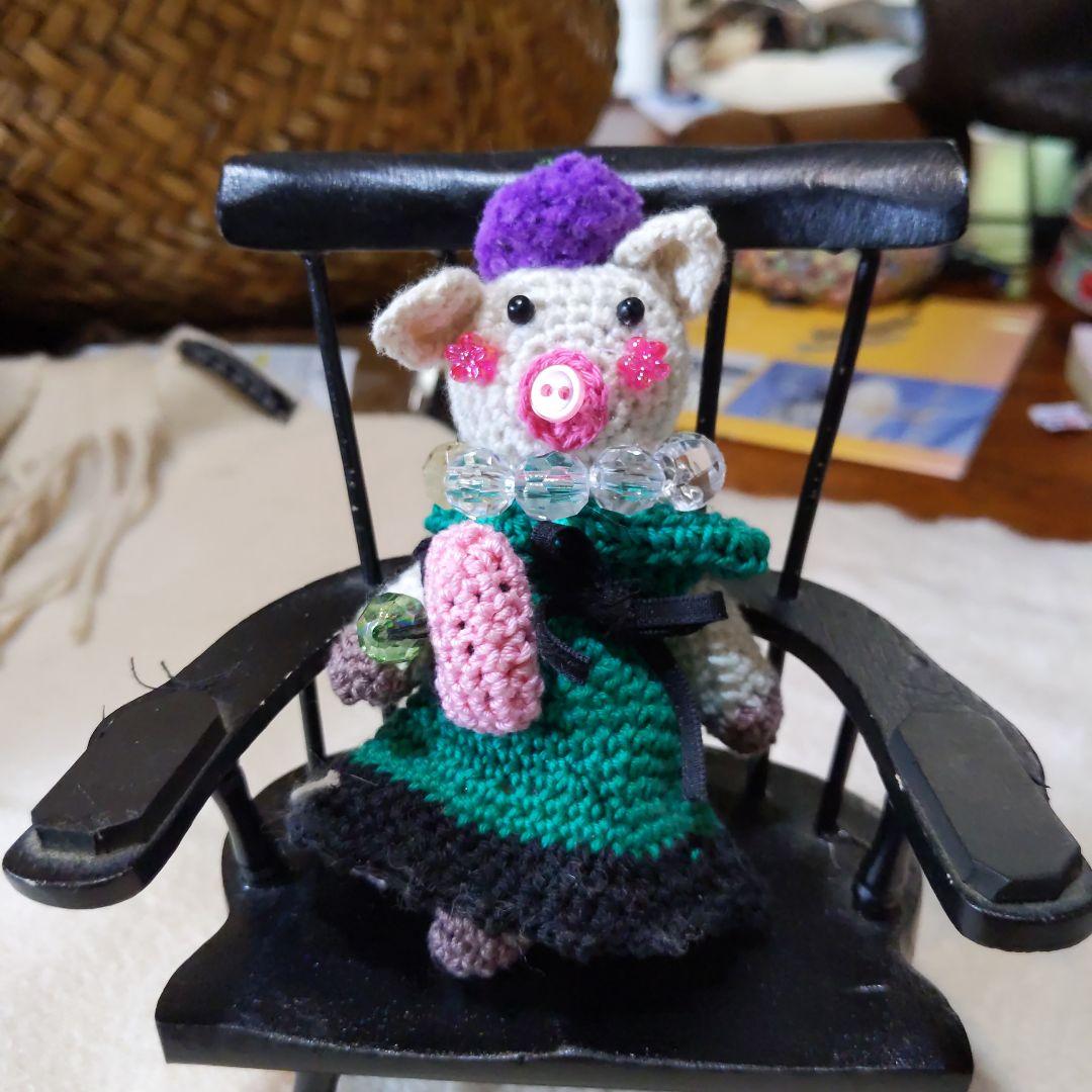 ハンドメイド　編みぐるみ　ブタさん　ブローチ　アルベロベロテイスト
