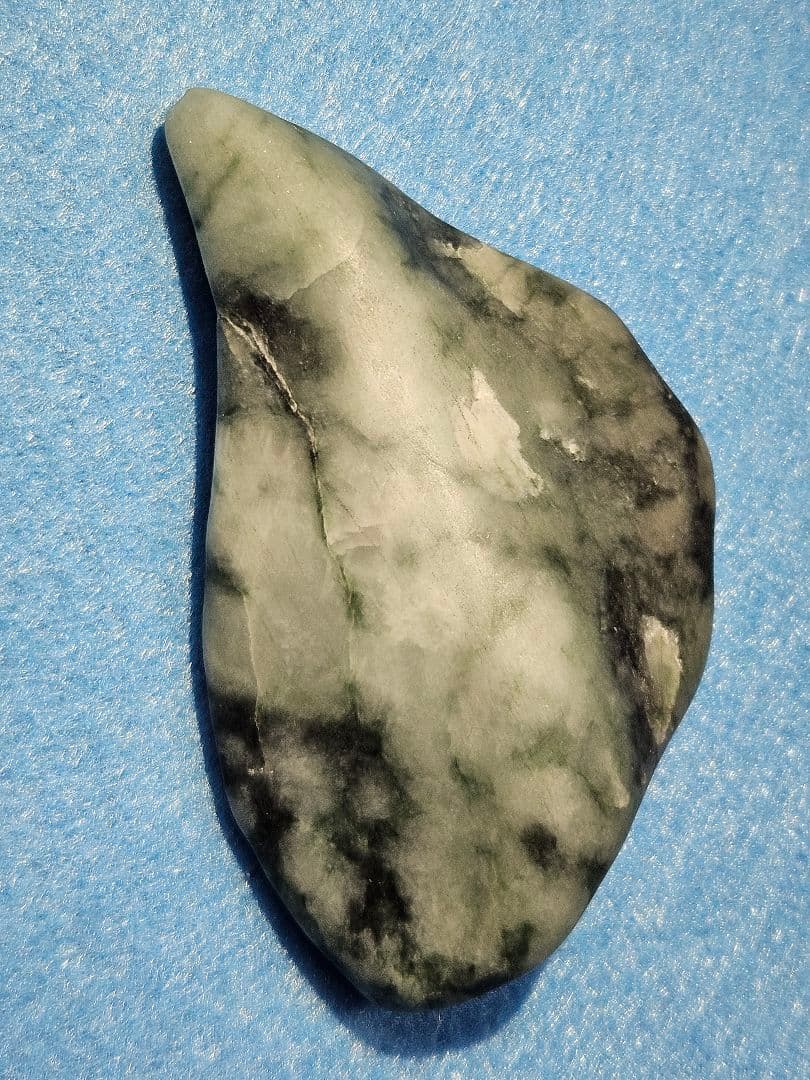 【圧砕】糸魚川翡翠原石 93g