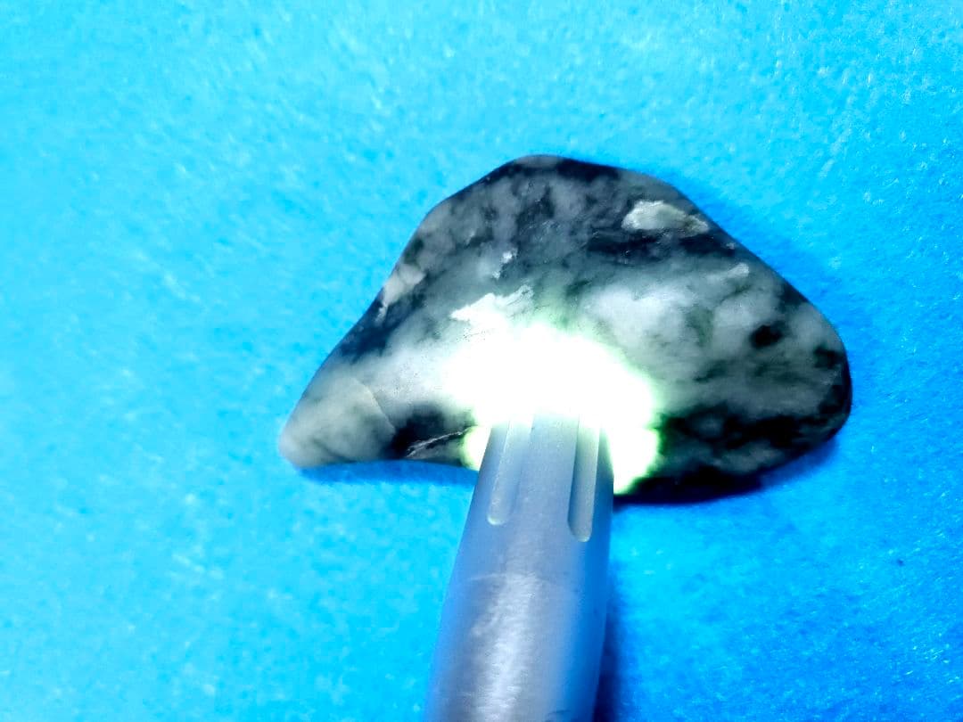 【圧砕】糸魚川翡翠原石 93g
