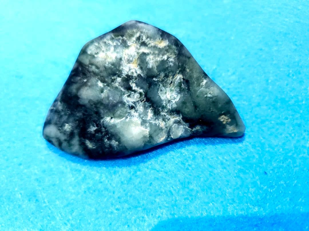 【圧砕】糸魚川翡翠原石 93g