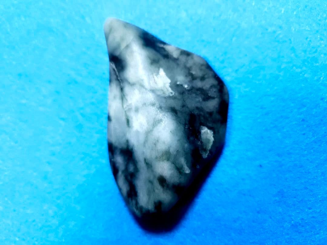 【圧砕】糸魚川翡翠原石 93g