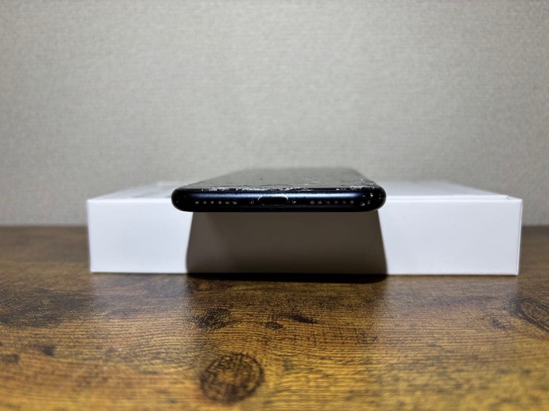 【ジャンク】iPhoneSE (第3世代) 64GB 液晶画面ヒビ割れ