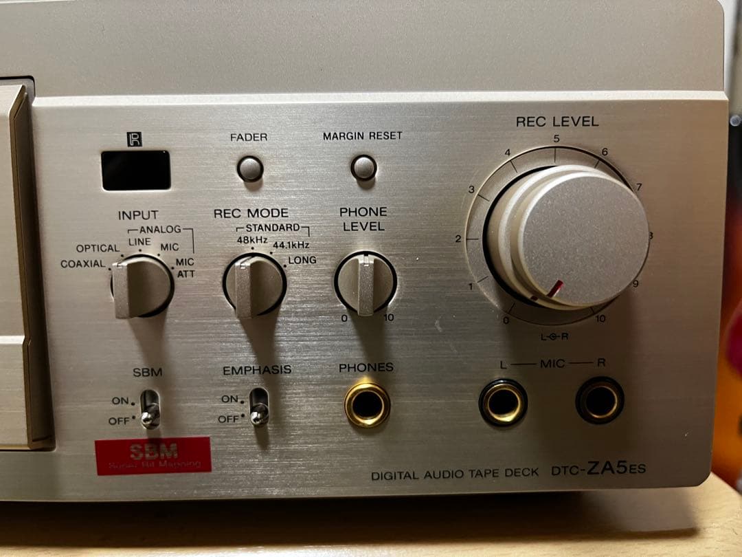 SONY DTC-ZA5ES DATデッキ　【ジャンク品】