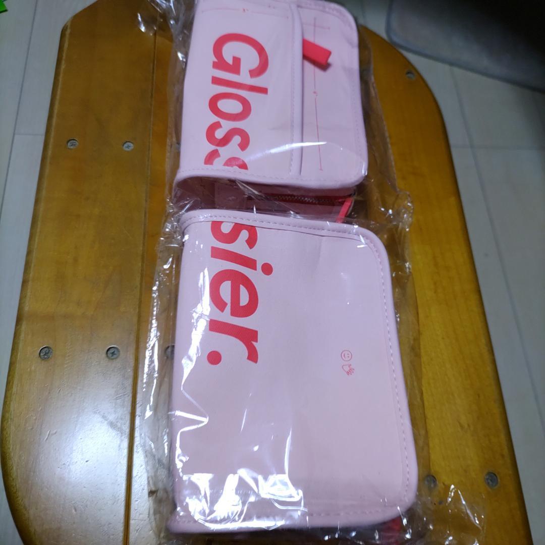 2個セット　Glossier グロッシアー　ミニバッグ　ポーチ
