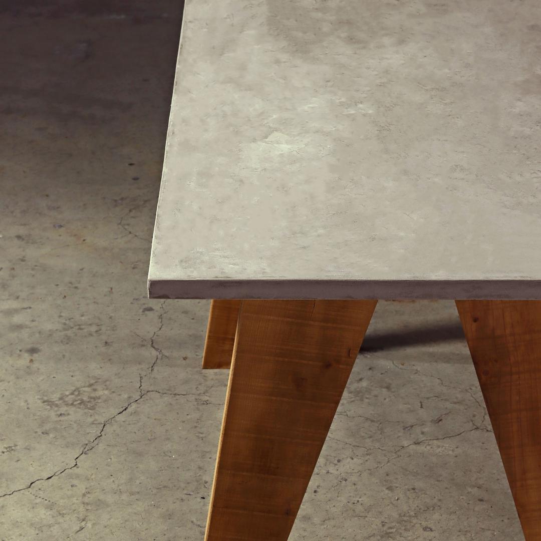 デスク｜パソコンデスク｜ライトグレー｜薄塗りモルタル｜三角脚｜ダイニングテーブル