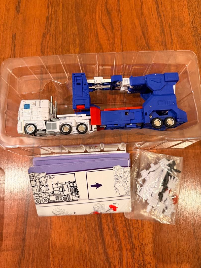 非正規トランスフォーマーG1 ウルトラマグナスっぽい人Newage H28