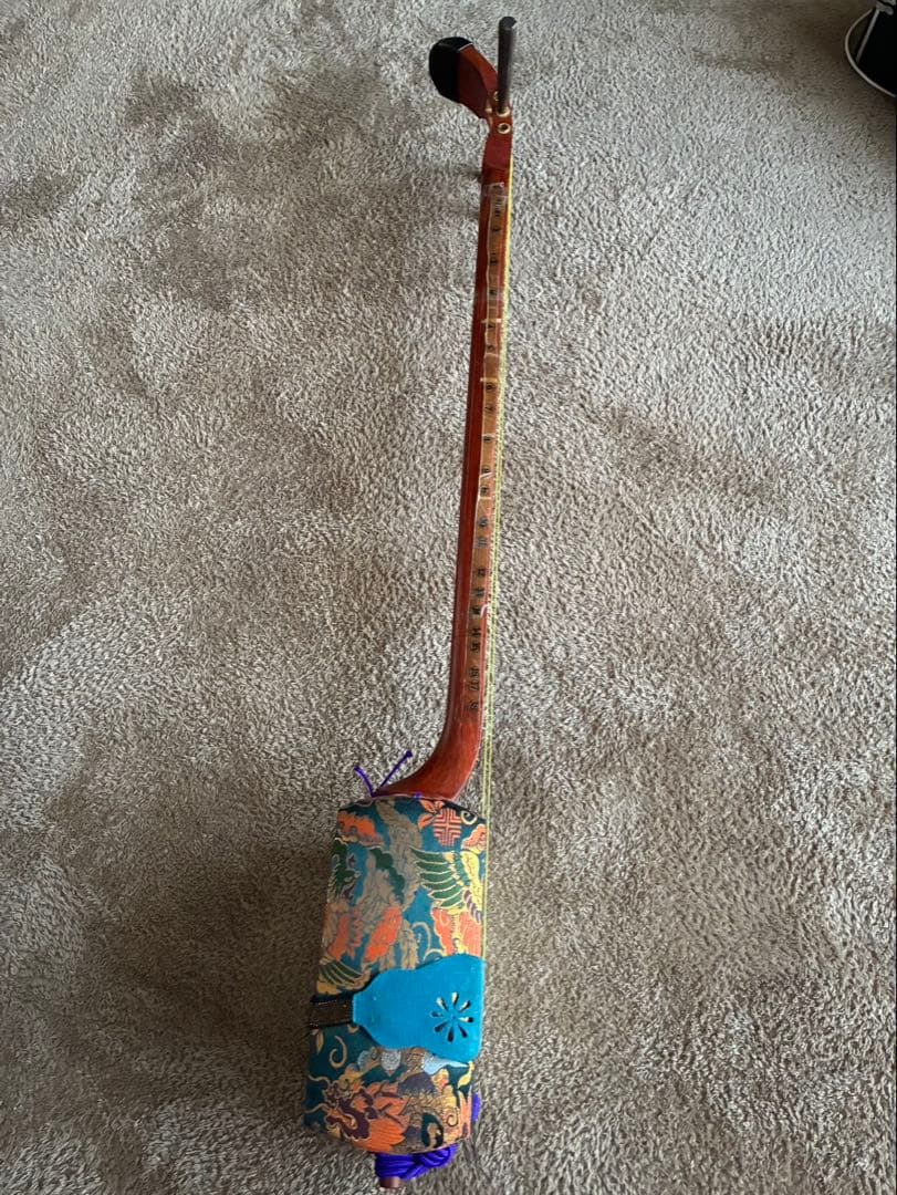 三味線・全長約99cm ハードケース・撥・駒のセットになります