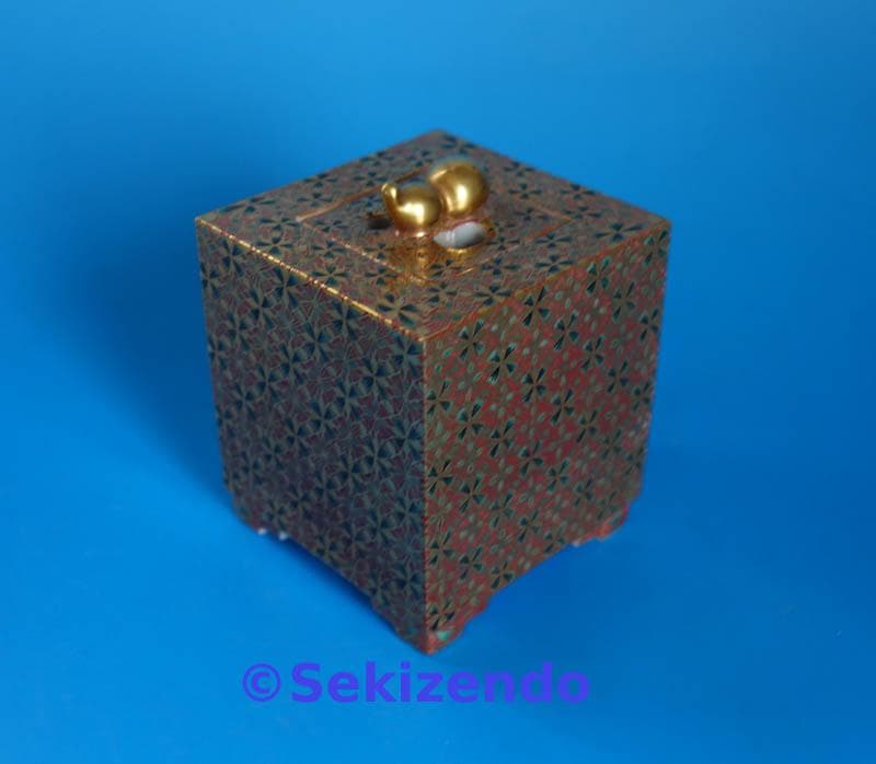 九谷焼 金襴手 金彩 七宝繋文 山本重義 　四方香炉　角香炉 香炉 共箱2563