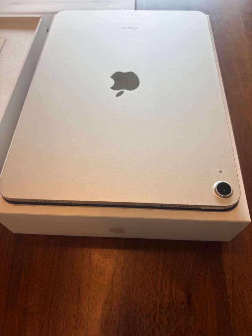 で*。様 【超美品】iPad Air 第5世代 64GB スターライト Wi-F