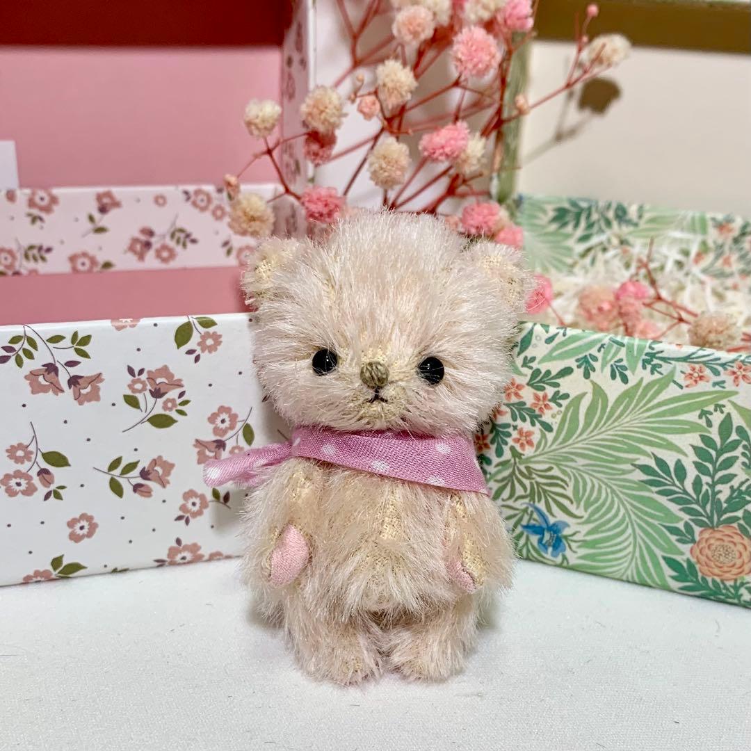 テディベア 小さな熊 ピンクベージュ色 可愛いくま ハンドメイドぬいぐるみ