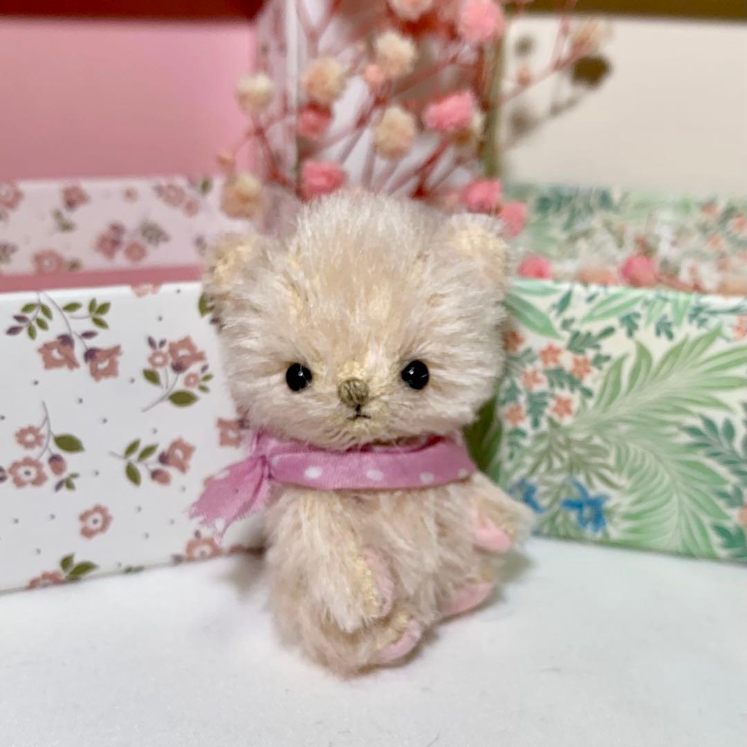 テディベア 小さな熊 ピンクベージュ色 可愛いくま ハンドメイドぬいぐるみ