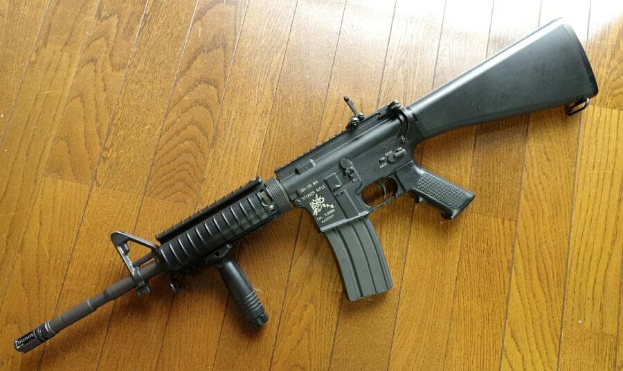 東京マルイ ナイツSR-16 M4カービン 300連射マガジン付き