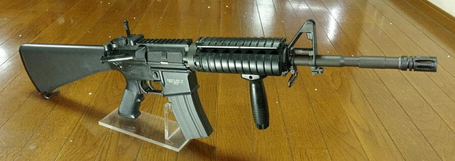 東京マルイ ナイツSR-16 M4カービン 300連射マガジン付き