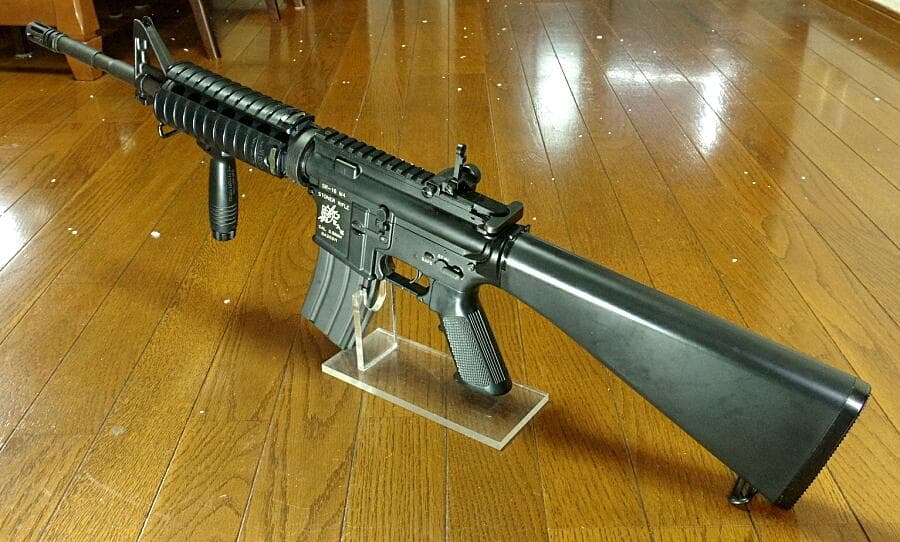 東京マルイ ナイツSR-16 M4カービン 300連射マガジン付き