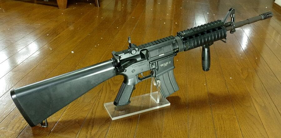 東京マルイ ナイツSR-16 M4カービン 300連射マガジン付き