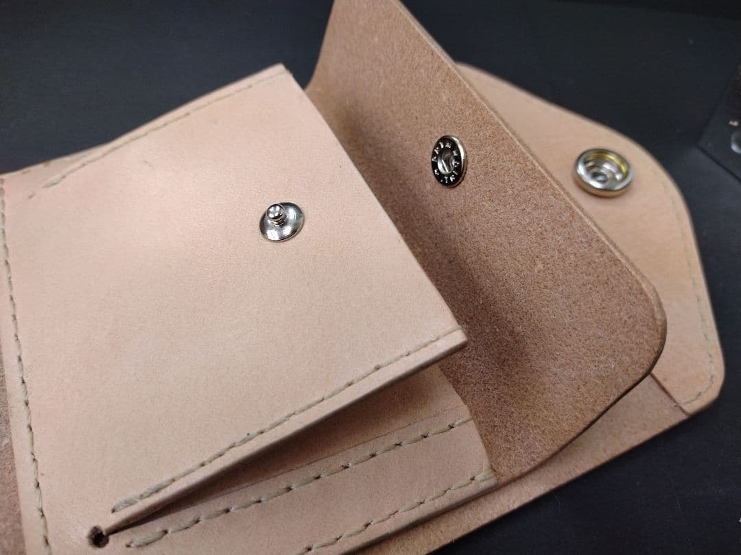二つ折り財布　ヌメ革　ハンドメイド　 カード収納多い