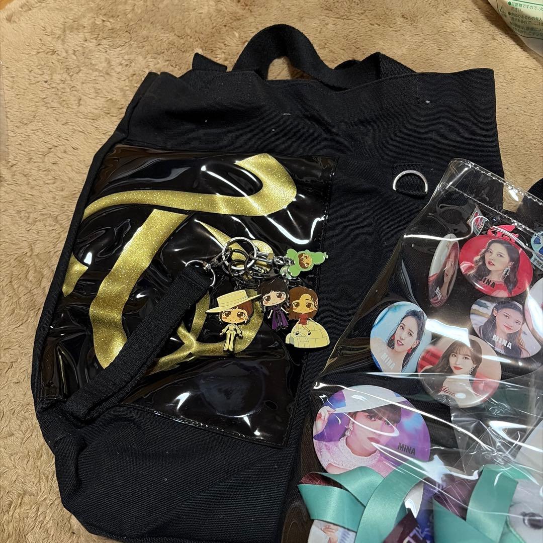 TWICE ファングッズセット バッジ キーホルダー ポスター