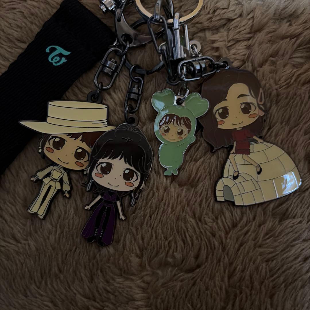 TWICE ファングッズセット バッジ キーホルダー ポスター