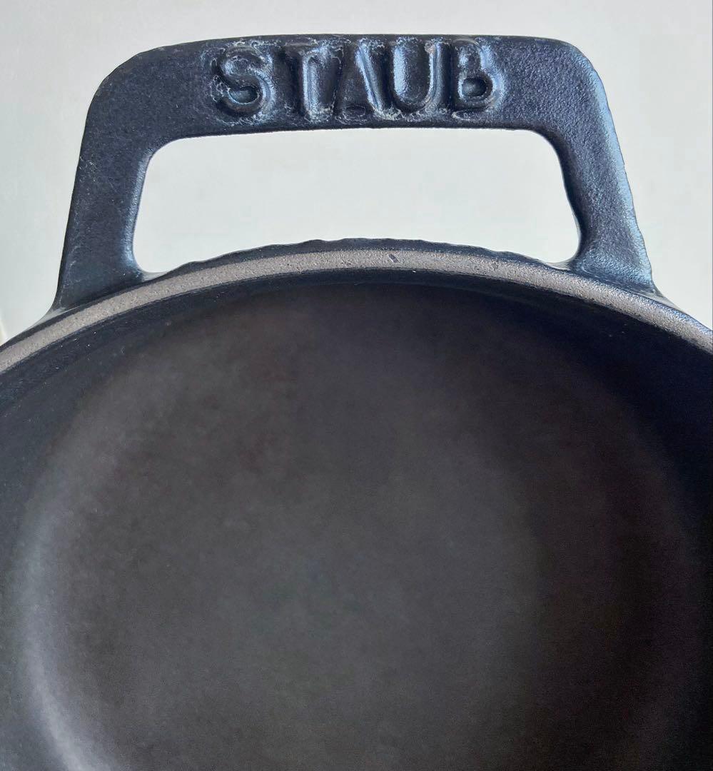 美品 18cm ストウブ ブラック ピコココット ラウンド staub 鉄鍋