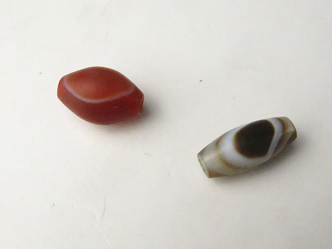 石製の古代ビーズ2個