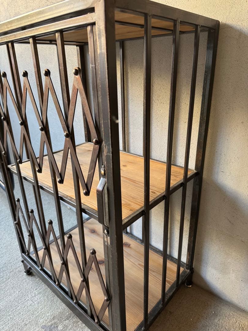 インダストリアル　アイアン　キャビネット　古材　ヴィンテージ　シェルフ