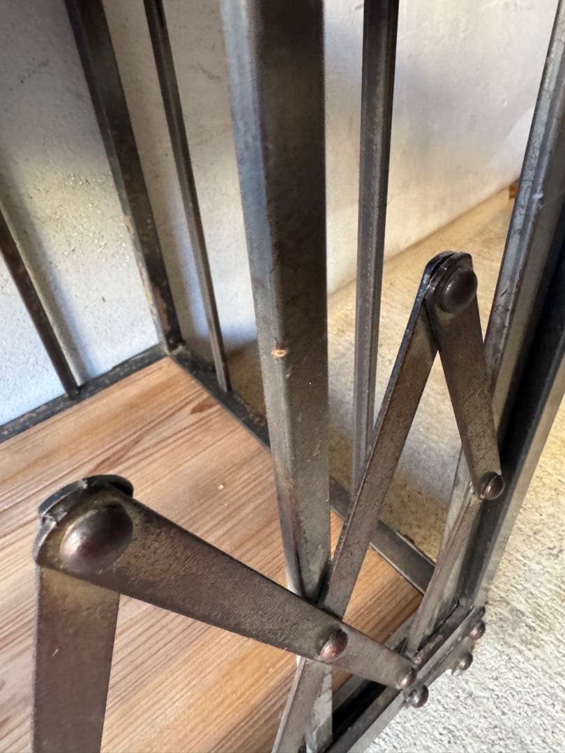 インダストリアル　アイアン　キャビネット　古材　ヴィンテージ　シェルフ