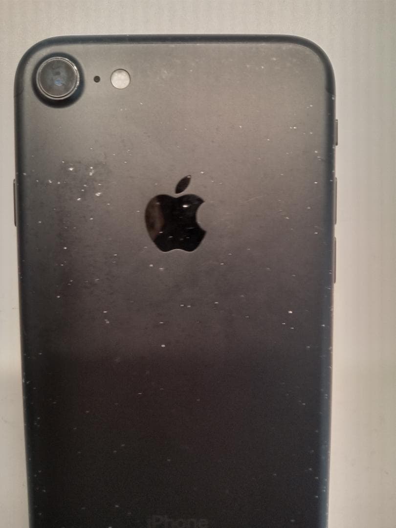 【500円引】iPhone7 ブラック 128G/2mケーブル+カバーガラス2枚