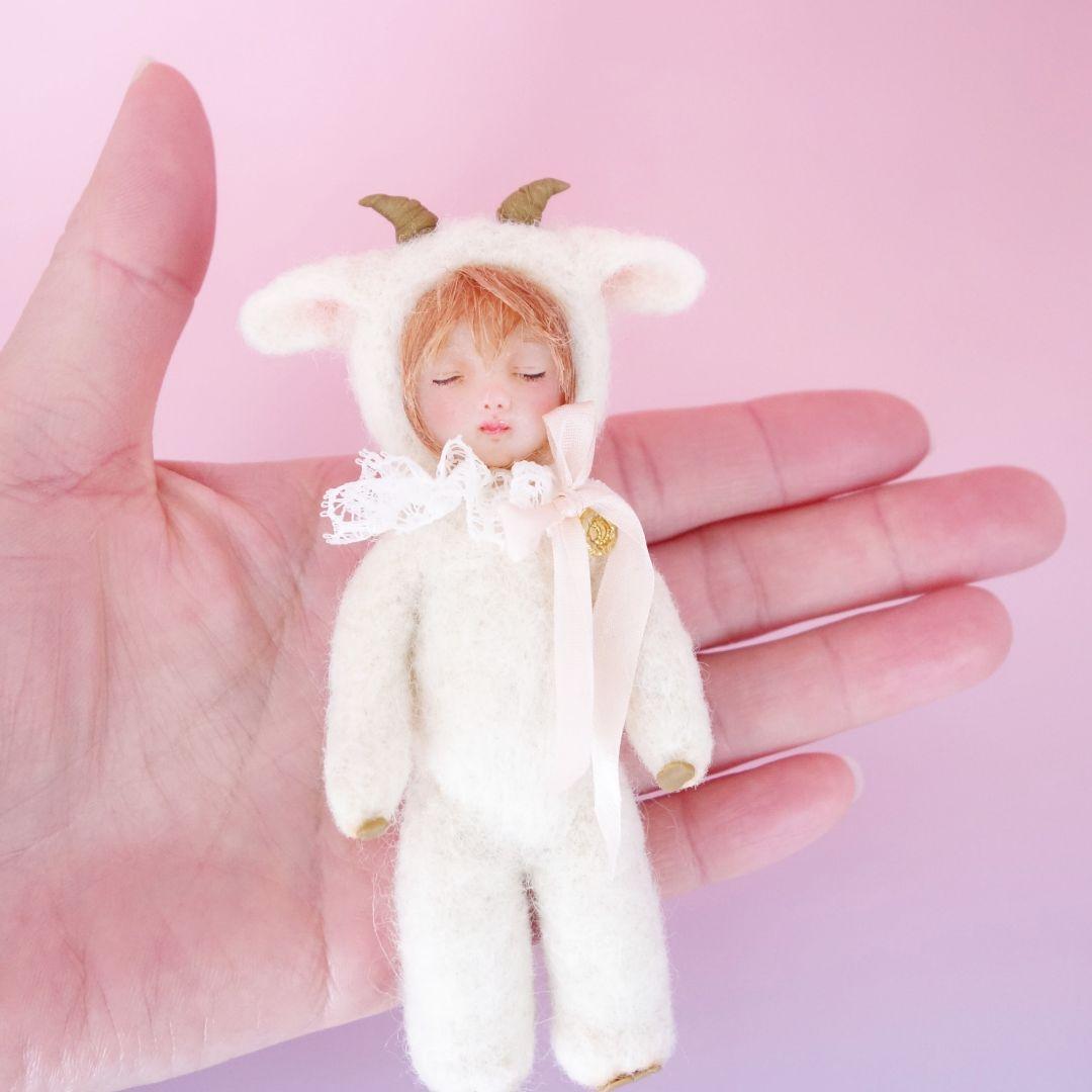 ✢羊毛フェルト　ヤギ着ぐるみドール■アートドール 創作人形　ハンドメイド
