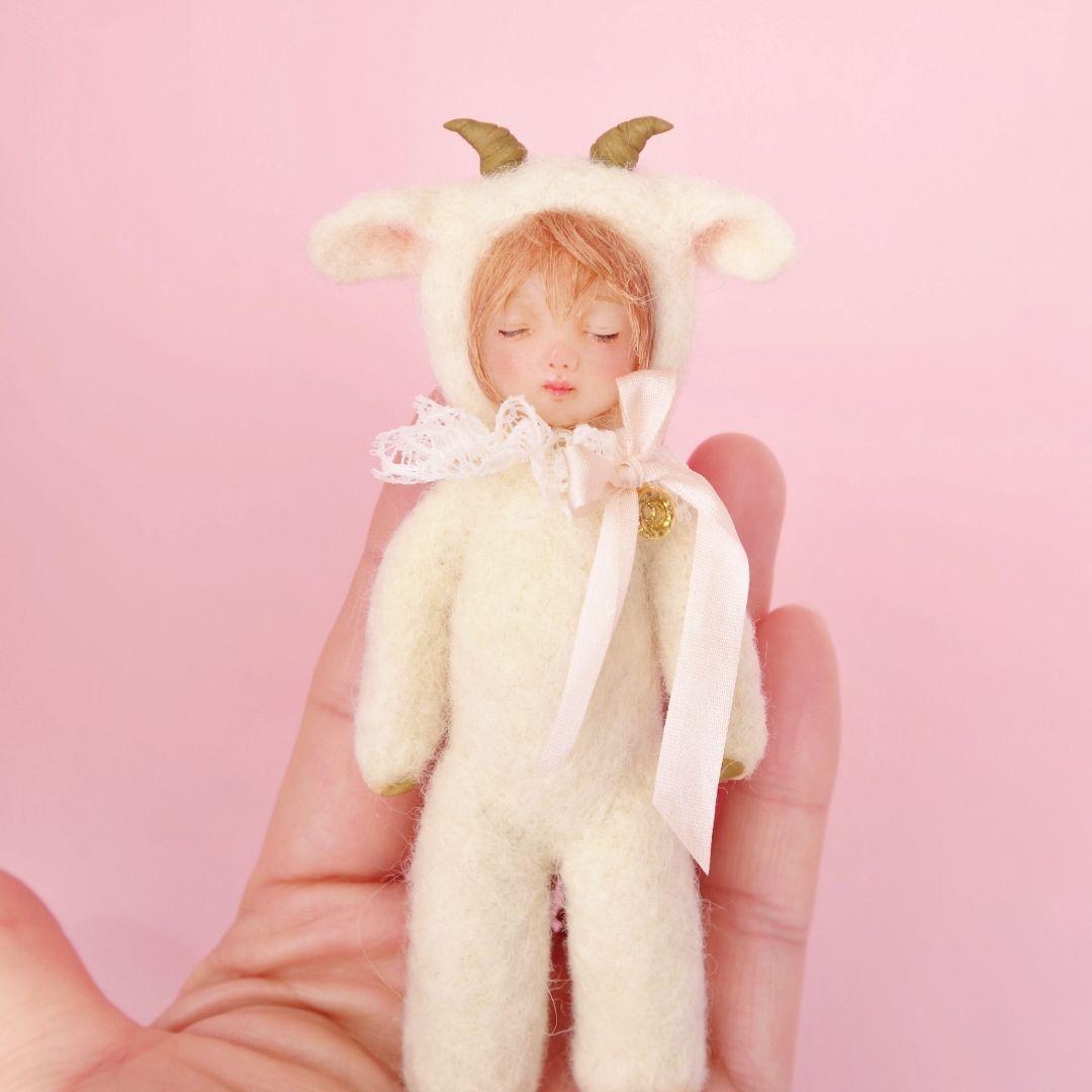 ✢羊毛フェルト　ヤギ着ぐるみドール■アートドール 創作人形　ハンドメイド