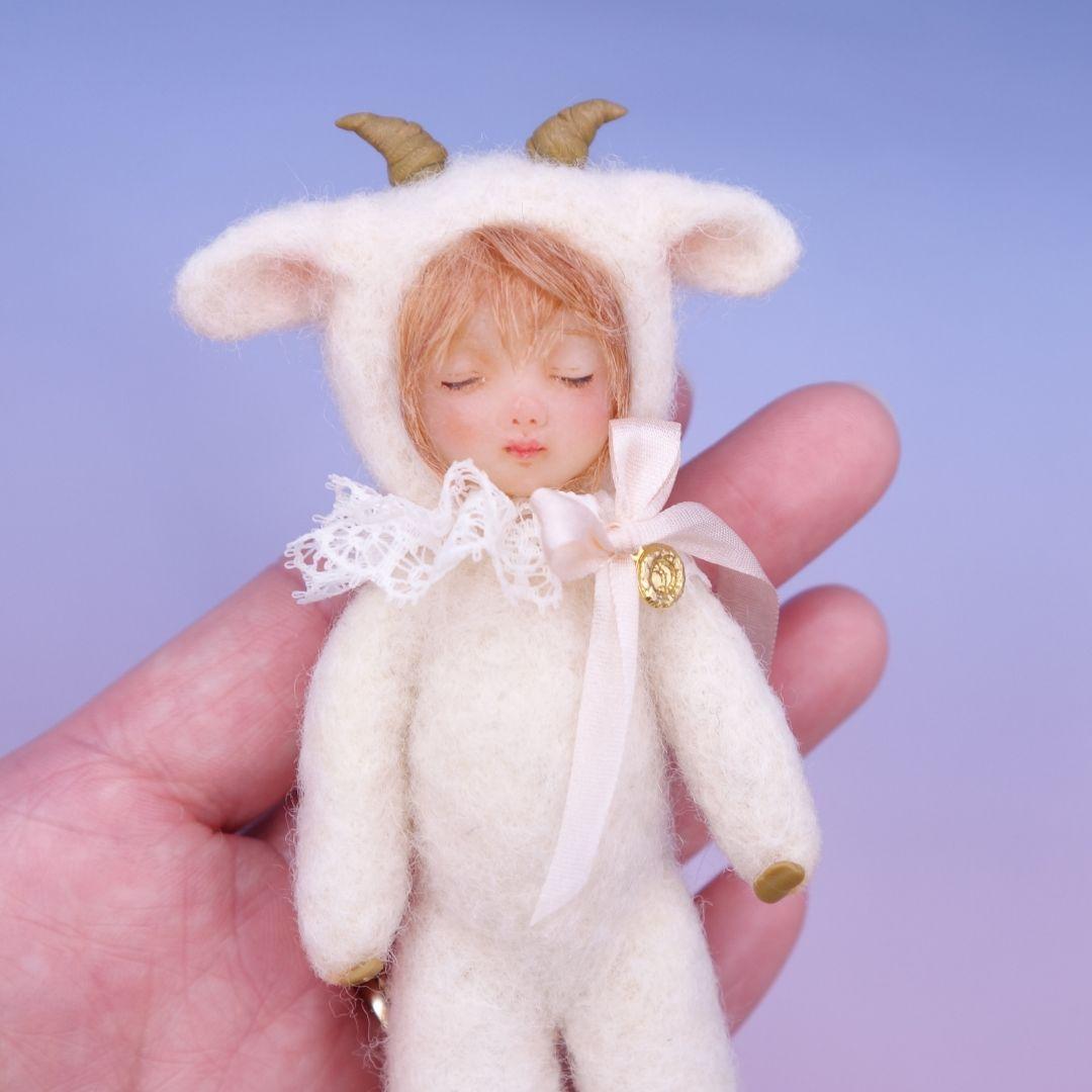 ✢羊毛フェルト　ヤギ着ぐるみドール■アートドール 創作人形　ハンドメイド