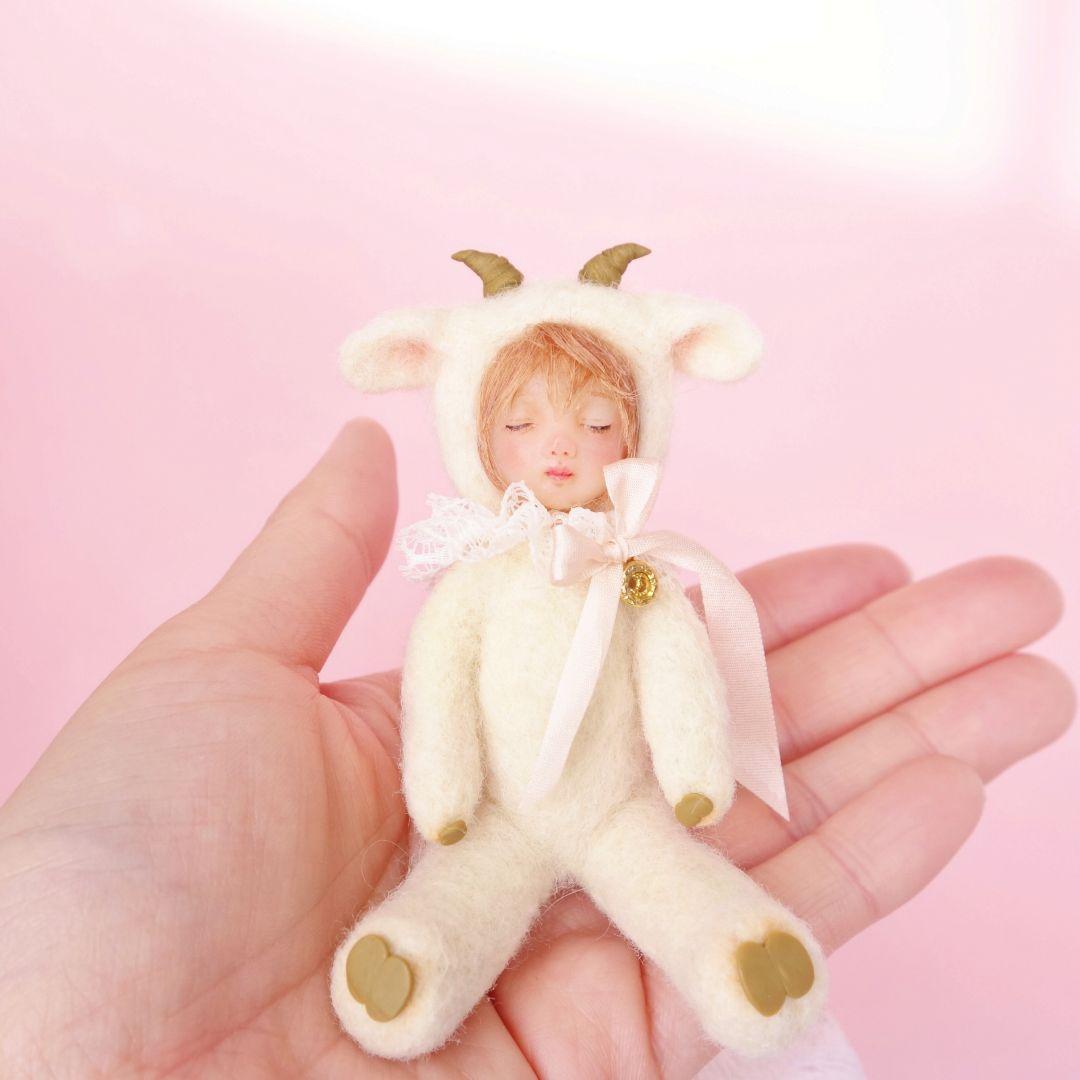 ✢羊毛フェルト　ヤギ着ぐるみドール■アートドール 創作人形　ハンドメイド