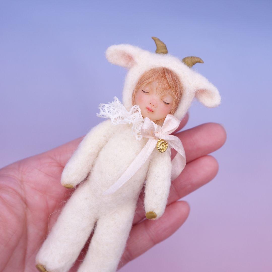 ✢羊毛フェルト　ヤギ着ぐるみドール■アートドール 創作人形　ハンドメイド