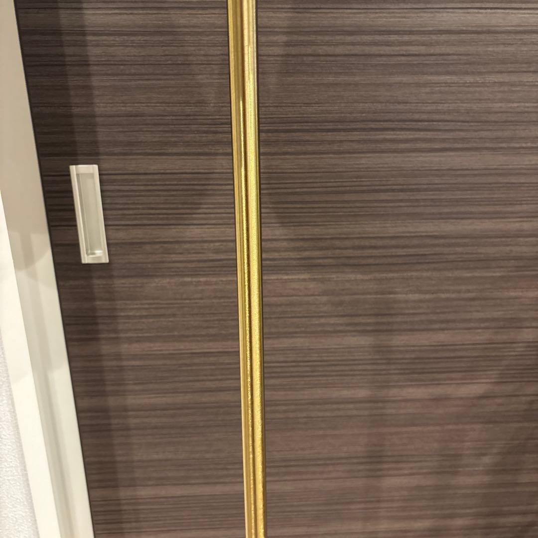 IKEAのゴールドフロアスタンドベージュシェード