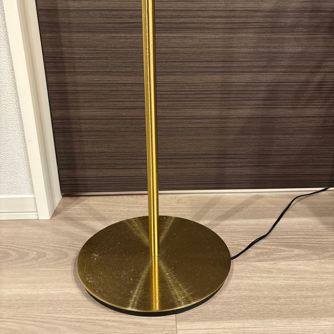 IKEAのゴールドフロアスタンドベージュシェード