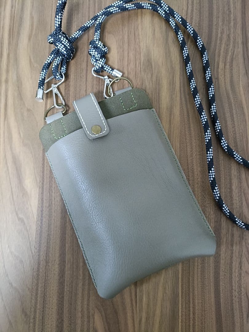 ポシェット　サコッシュ　ボディバッグ　ヌメ革　手縫い　新品